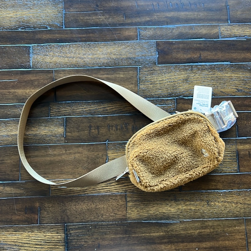 Lululemon Everywhere Belt Bag Fleece NWT